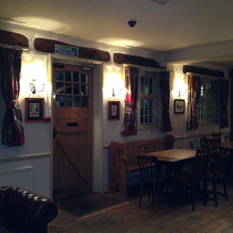 The Half Moon Inn Woking Exterior foto