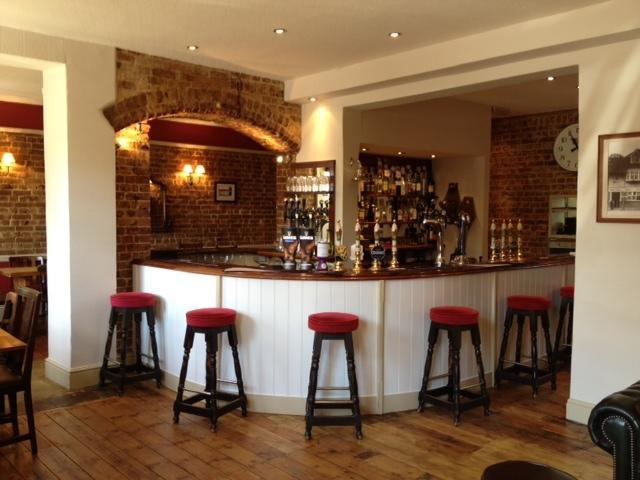 The Half Moon Inn Woking Exterior foto